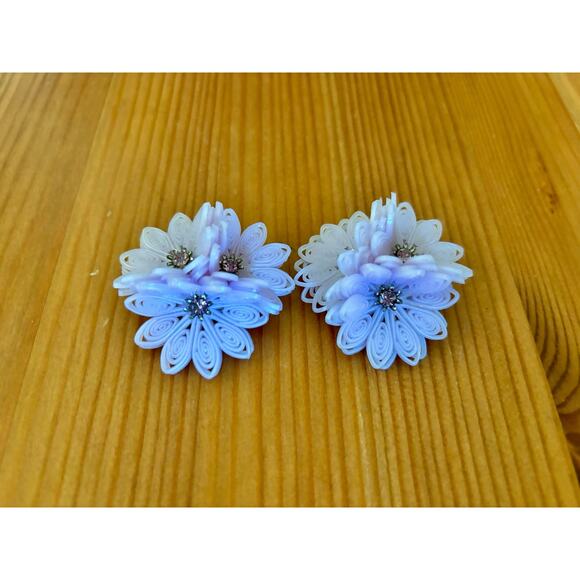 Vintage 1960s Purple Plastic Flower Clip On Earrings 1/75" Rhinestone Center - Picture 4 of 4